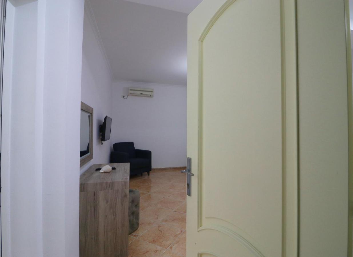 Hotel Kristal Vlorë Εξωτερικό φωτογραφία