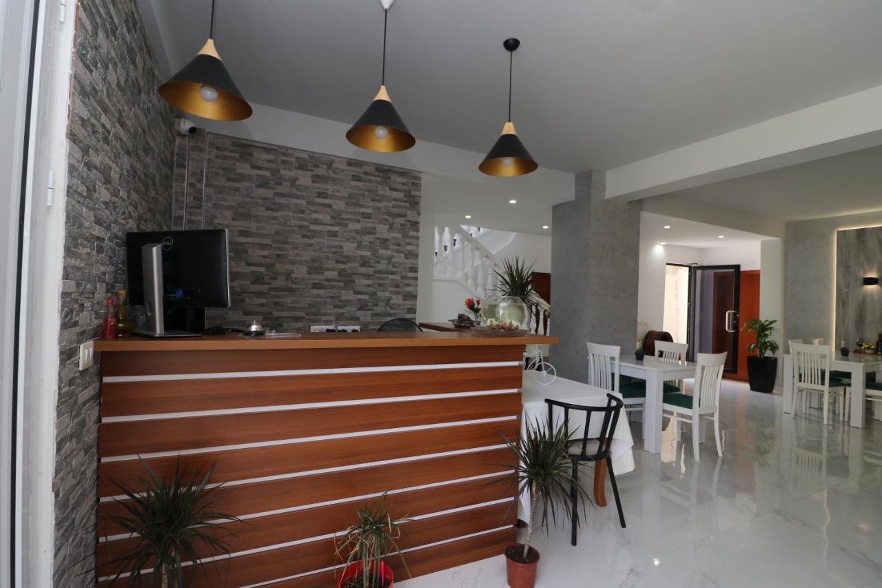 Hotel Kristal Vlorë Εξωτερικό φωτογραφία