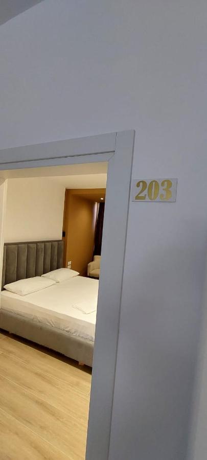 Hotel Kristal Vlorë Εξωτερικό φωτογραφία